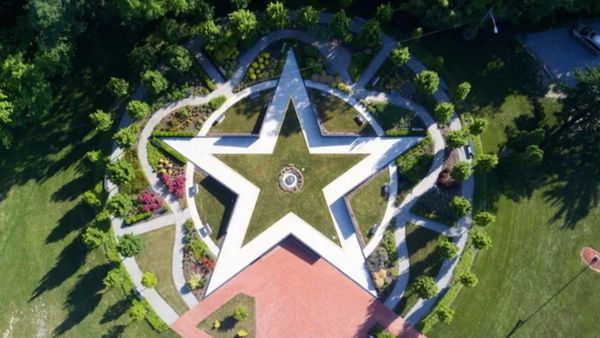 Picture of Veterans Memorial Gold Star Healing & Peace Garden in York’s Veterans Memorial Park.